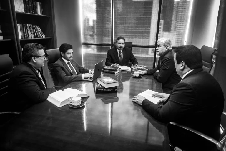 abogados reunidos